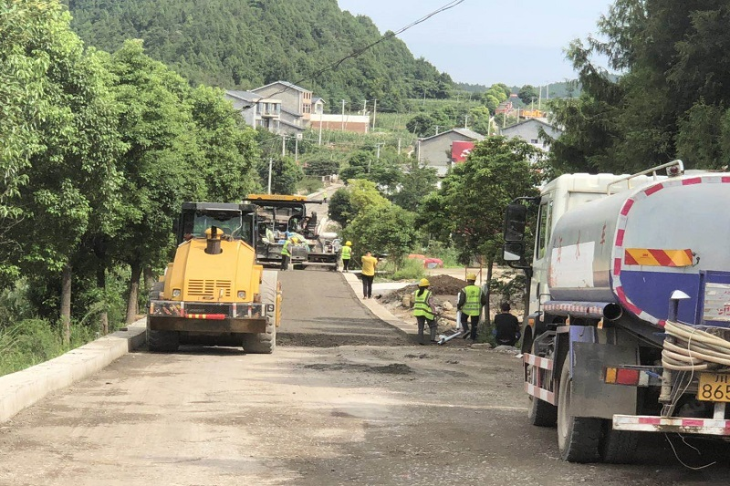 路橋集團搶晴天、戰(zhàn)雨天、斗夜間  全力以赴推進國道347項目建設(shè)
